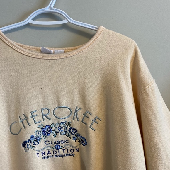 SOLD ❤️ Floral Sweater 🤩 - Picture 2 of 4